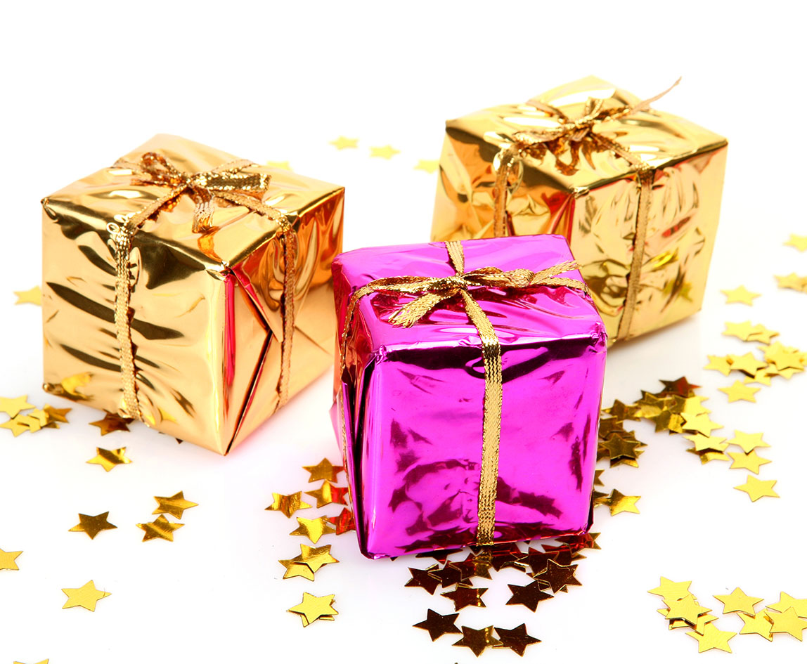 Οι κάρτες και τα περιτυλίγματα με glitter ή foil μπορεί να φαίνονται γιορτινά, αλλά είναι μη ανακυκλώσιμα.