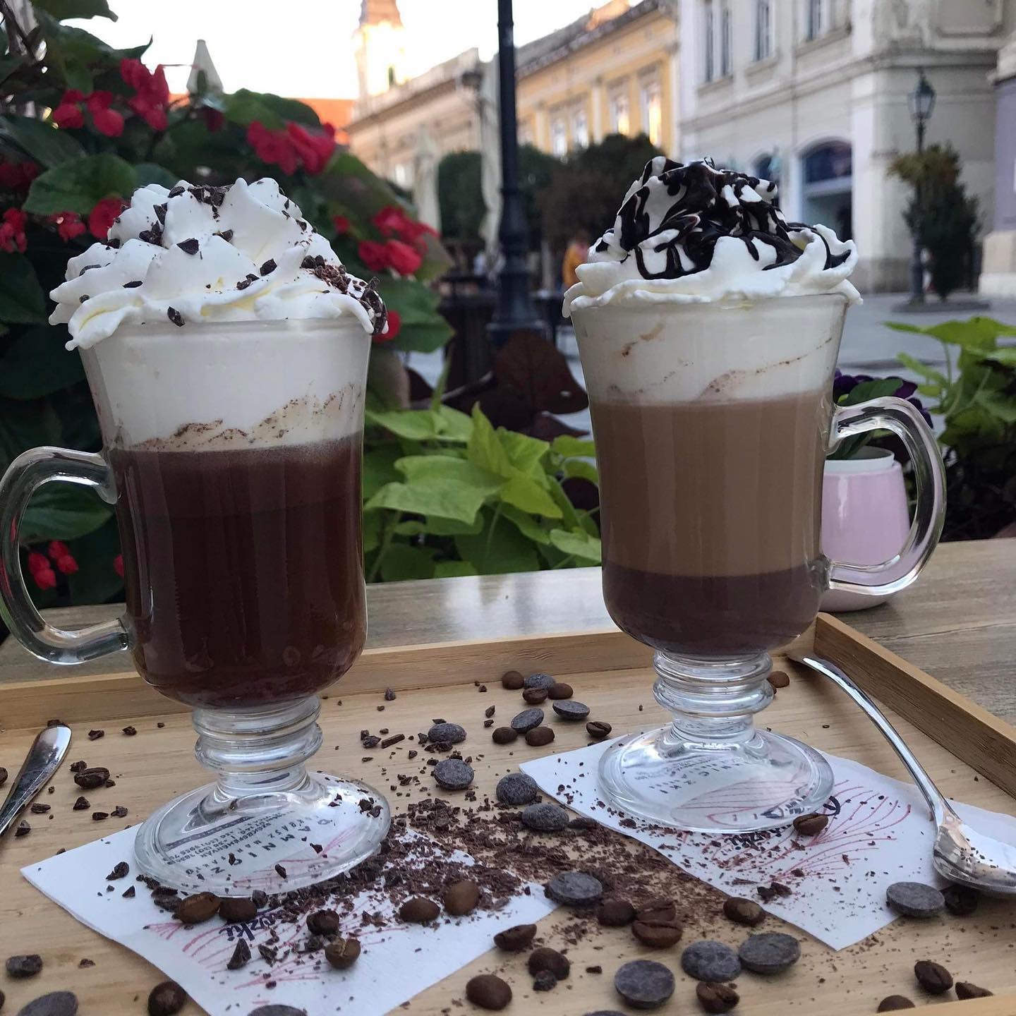 Ζεστή σοκολάτα στην καφετέρια Damniczki στη Βουδαπέστη.