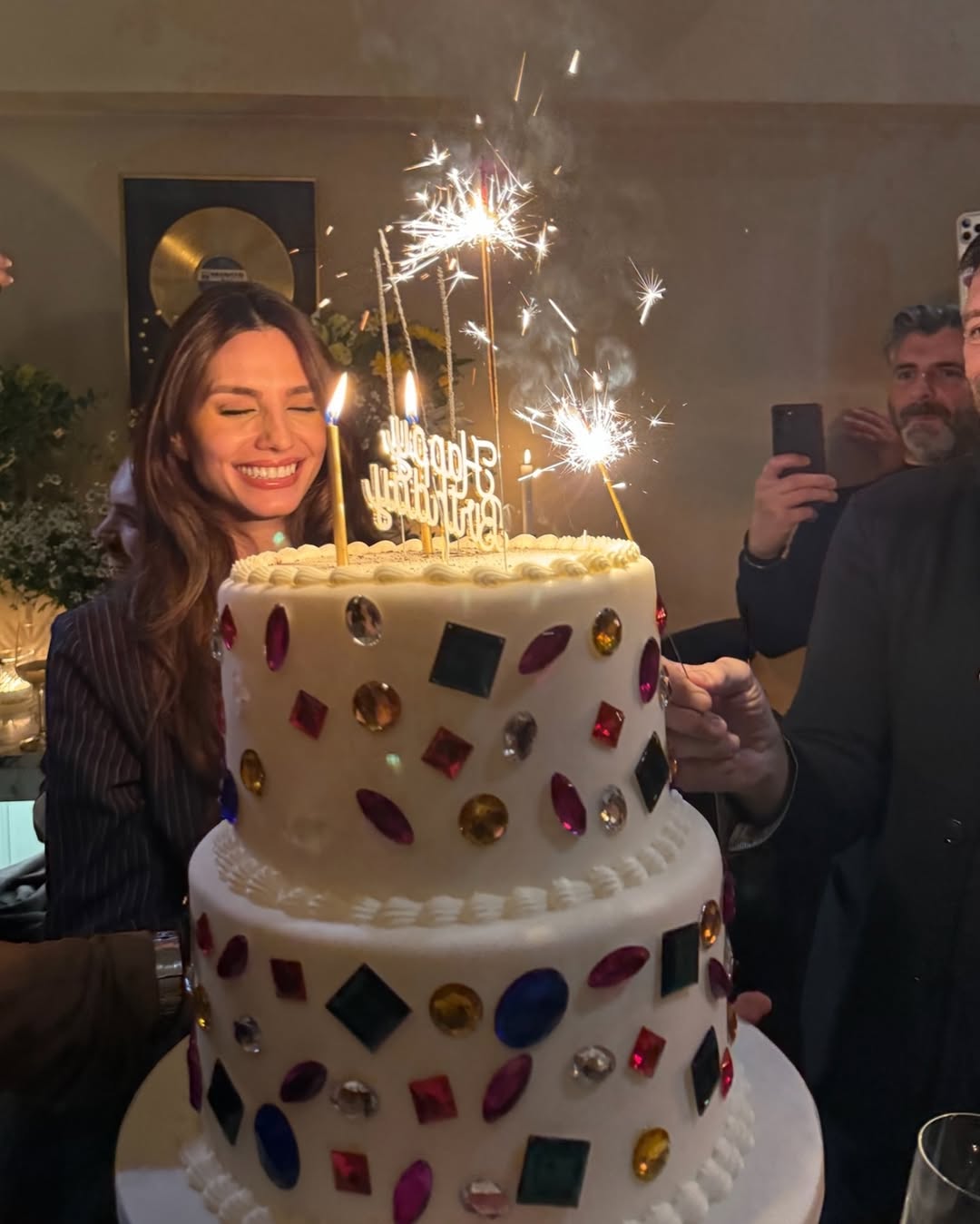 Η Ηλιάνα Παπαγεωργίου σβήνει τα κεράκια της τούρτας της