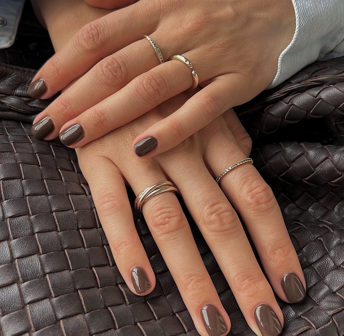 Γήινα καφέ νύχια