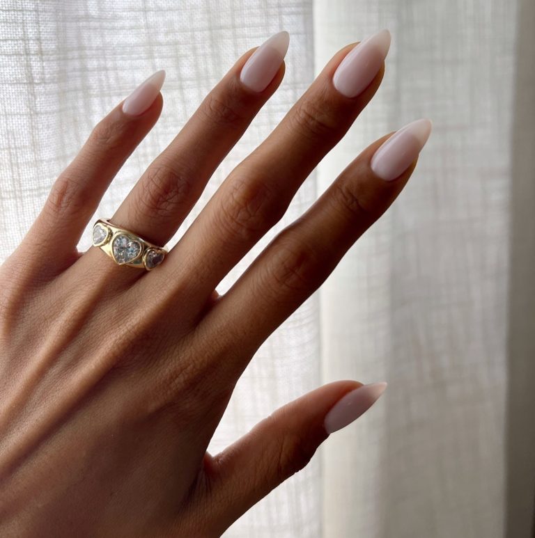 Clean μανικιούρ σε funny bunny απόχρωση