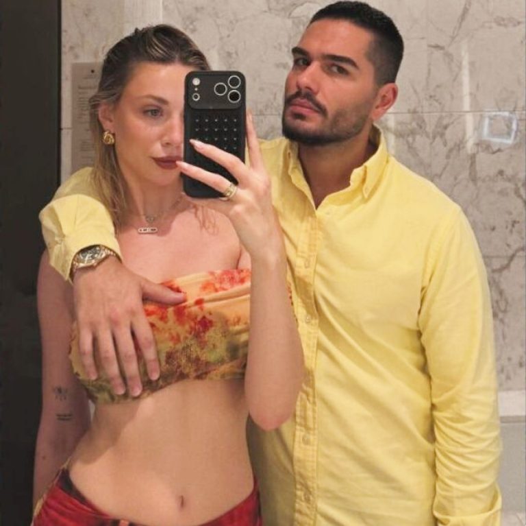 Γαρυφαλλιά Καληφώνη και Χρήστος Μάστορας ποζάρουν στο Ντουμπάι