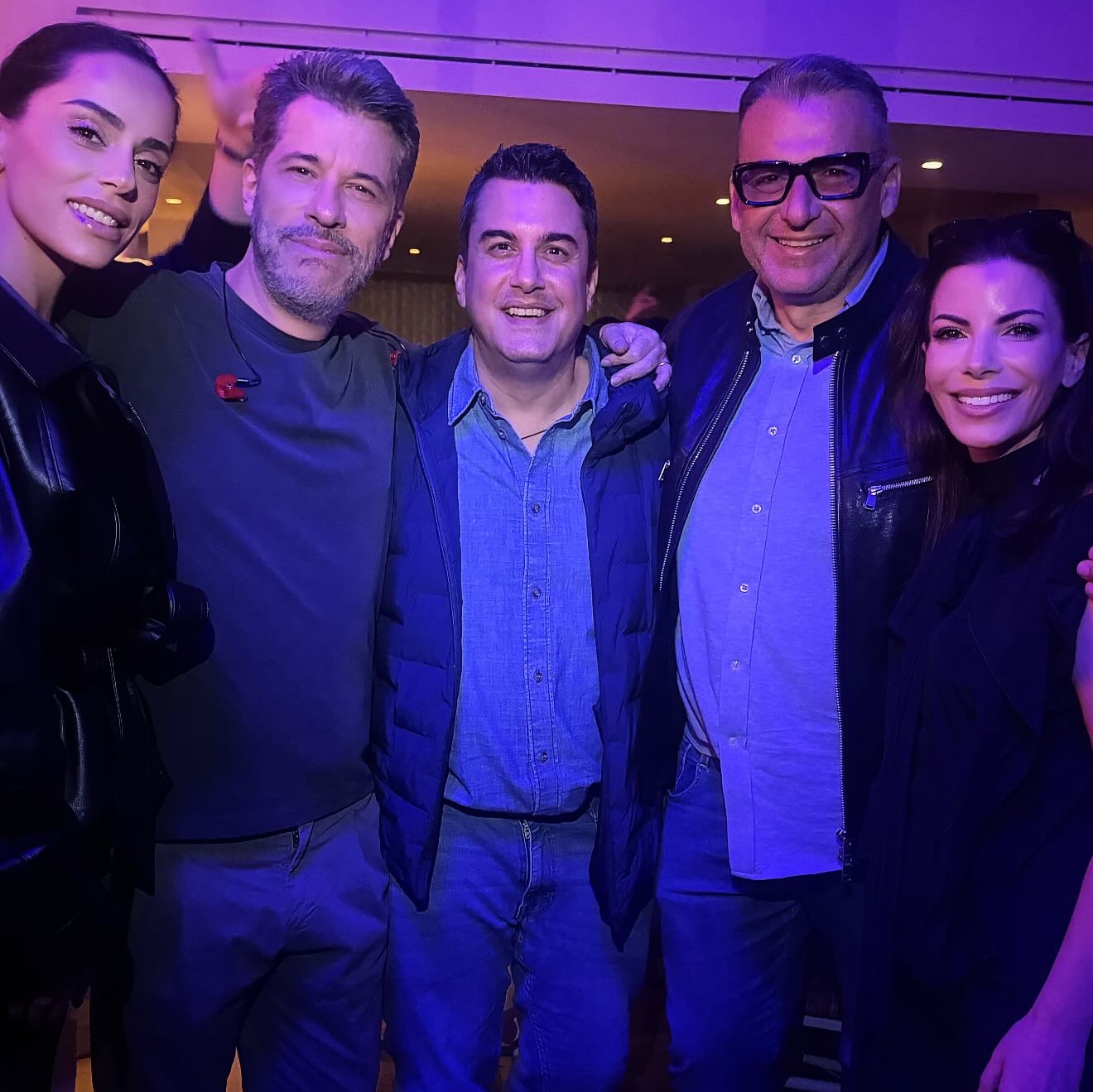 Αντωνά, Λιάγκας, Κατσαρίδης μαζί με την Αντελίνα στο μαγαζί που τραγουδά ο Βαρθακούρης