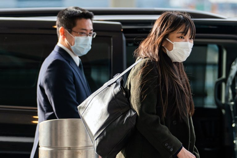 H Mako Komuro, πρώην πριγκίπισσα της Ιαπωνίας, φτάνει στο αεροδρόμιο JFK της Νέας Υόρκης, 14 Νοεμβρίου 2021