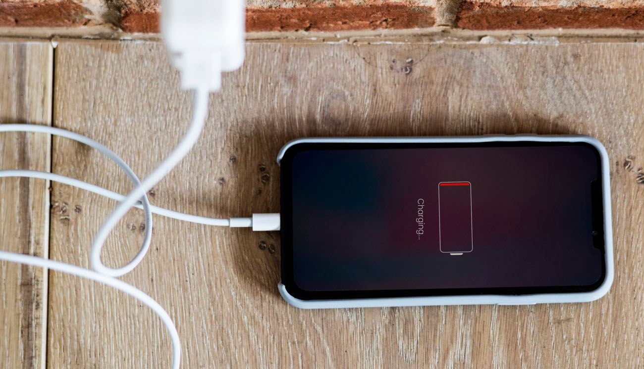 Κινητό φορτίζεται