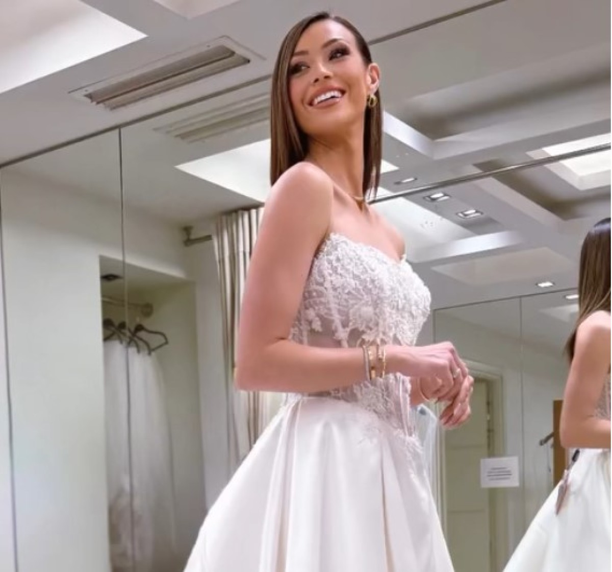 Η Δώρα Παντέλη στην πρόβα νυφικού