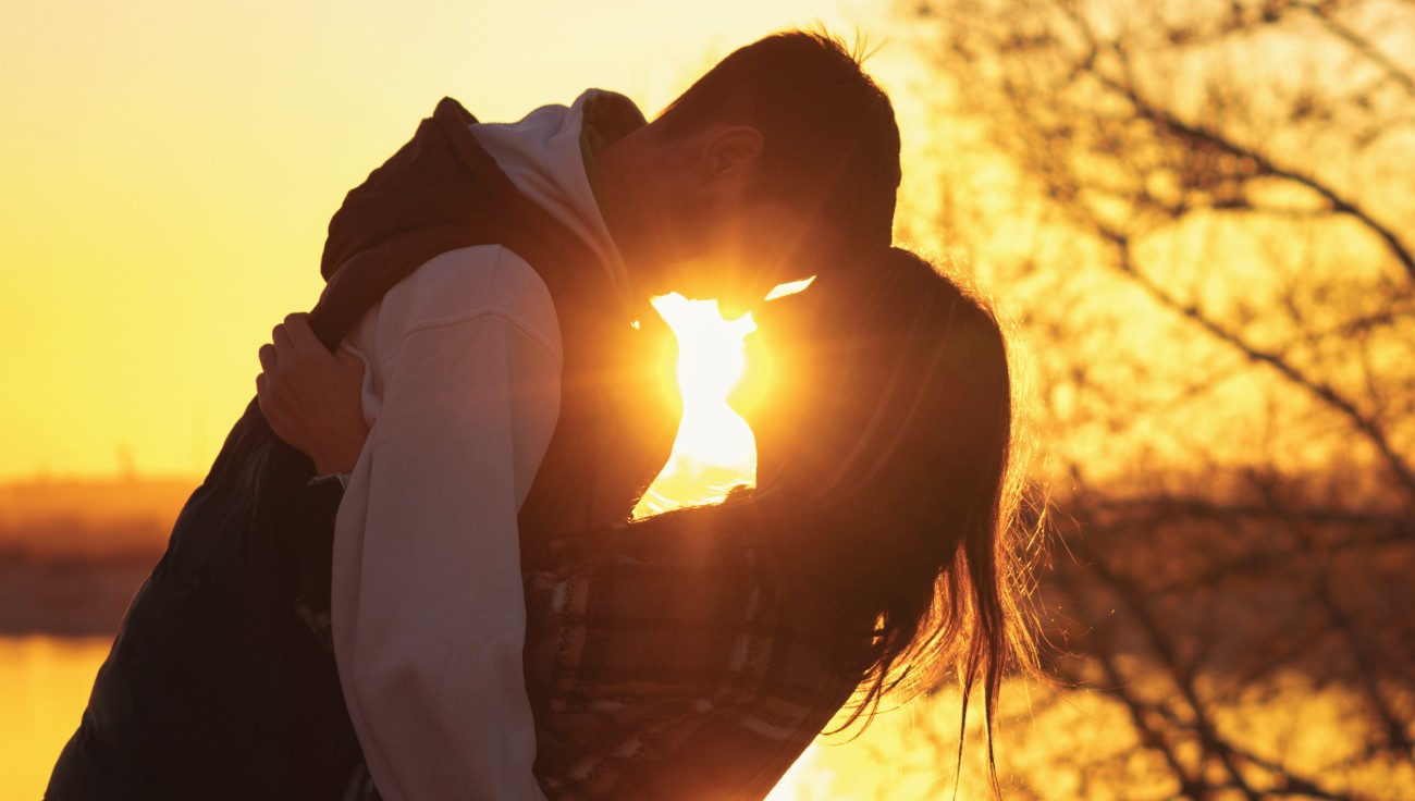 Πρέπει να προσέξετε αυτές τις ημέρες Μαρτίου για να είστε ερωτευμένοι όπως αυτό το ζευγάρι στη φωτογραφία.