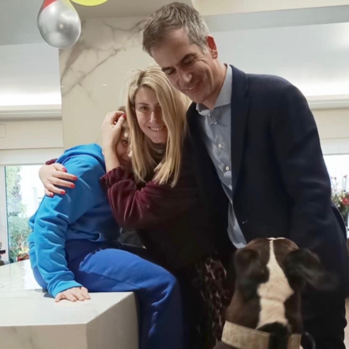 Η Σία Κοσιώνη με την οικογένειά της μετά το εξιτήριο από το νοσοκομείο