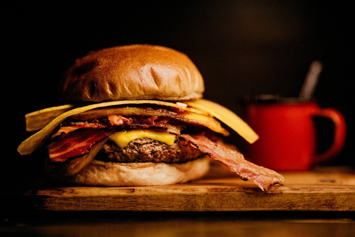 smash burger με τυρί και bacon
