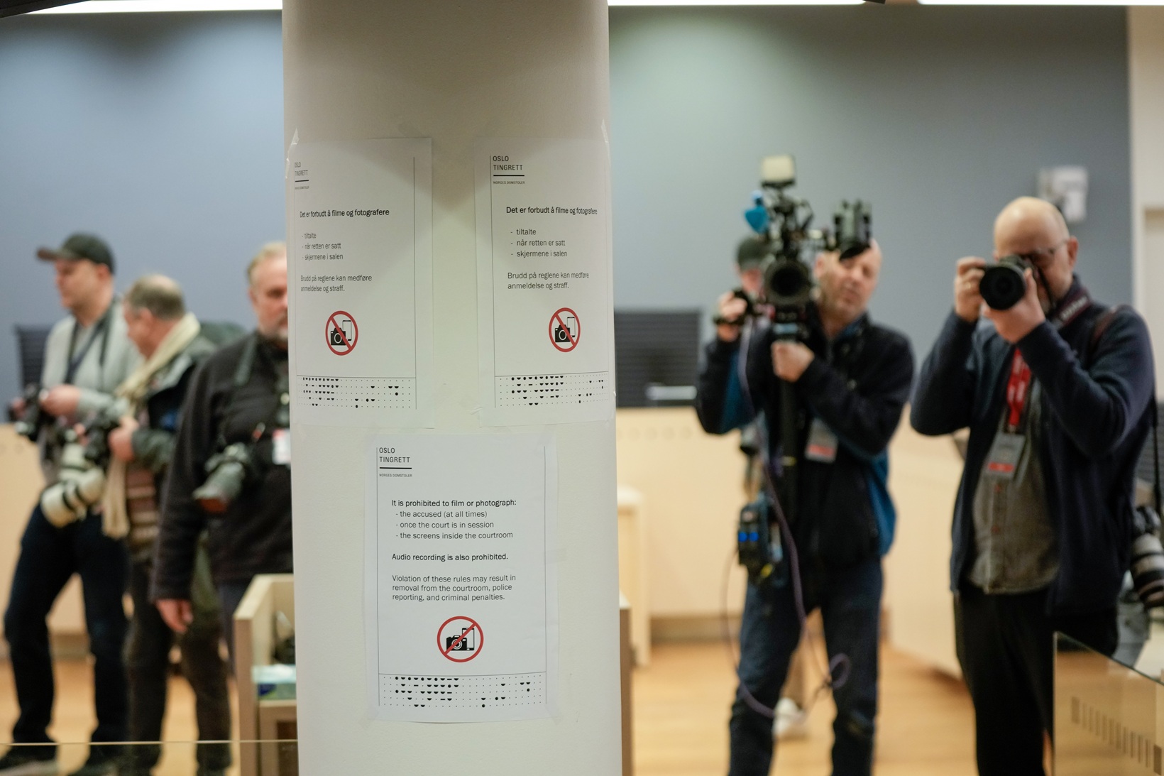Φωτογράφοι στη δικαστική αίθουσα κατά την πρώτη ημέρα της δίκης του Marius Borg Hoiby στο δικαστήριο του Όσλο, 3 Φεβρουαρίου 2026