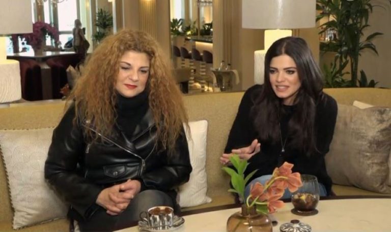 Η Τάνια Τρύπη και η Τζένη Καζάκου μιλούν για τη σχέση τους