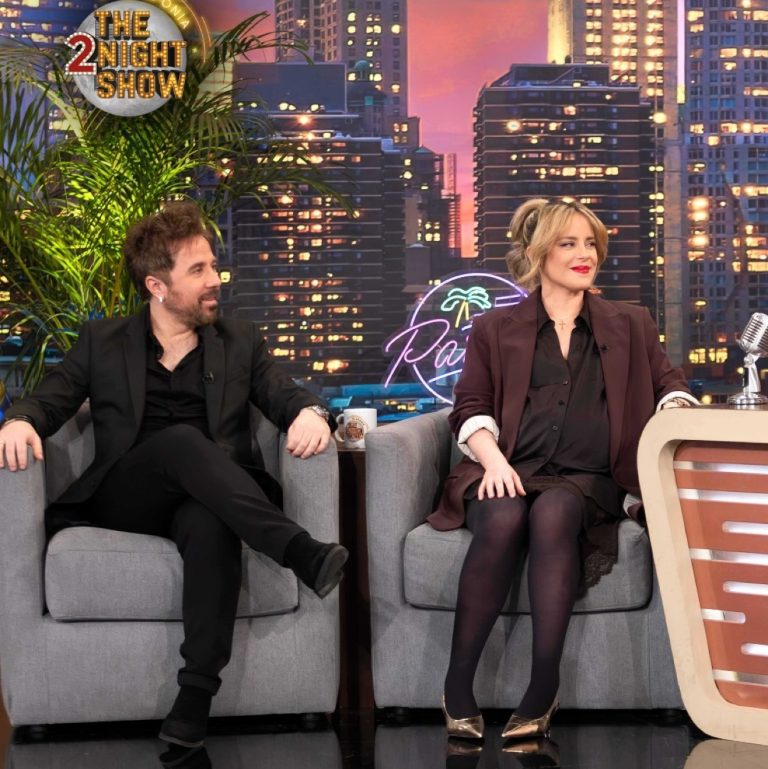 O Θανάσης Τσαλταμπάσης και η Αγοραστή Αρβανίτη καλεσμένοι στο The 2night Show