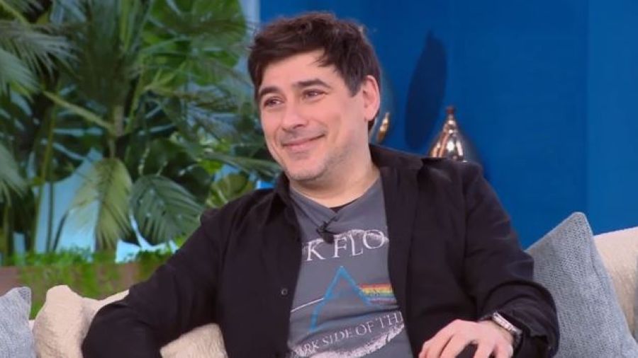 Ο Βασίλης Μαυρογεωργίου εξηγεί γιατί δεν πιστεύει στον έρωτα