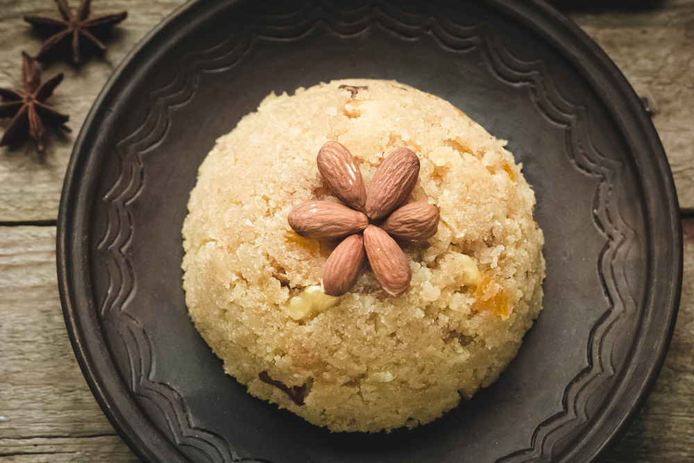 Χαλβάς σιμιγδαλένιος το γλυκό της φτώχειας και της δημιουργικότητας.