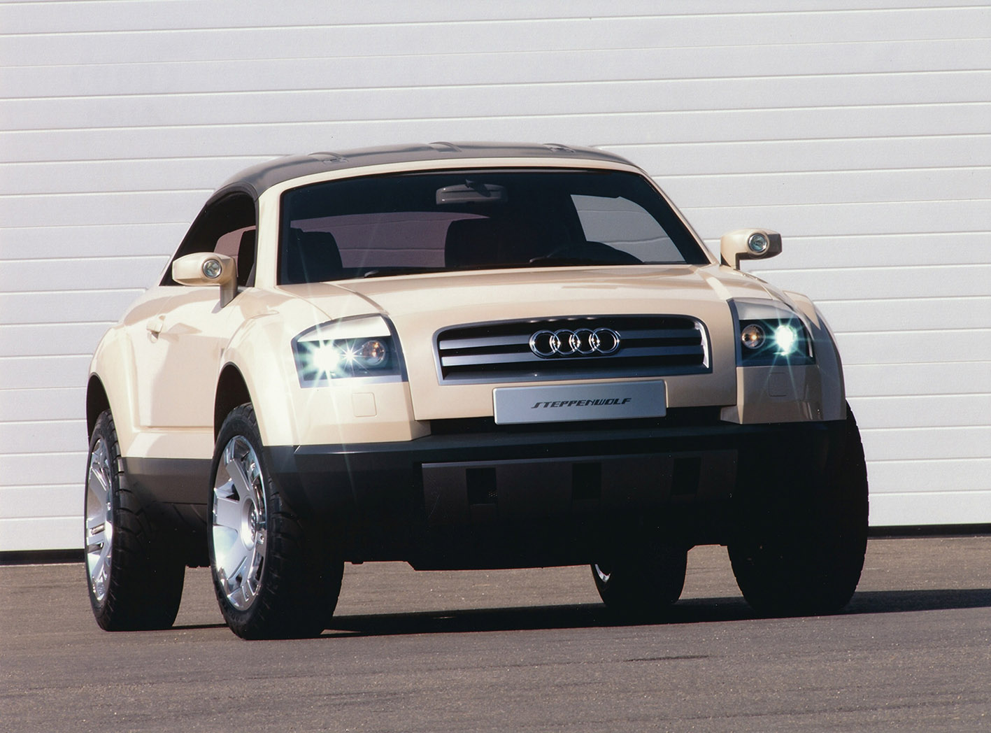 Μπροστινή όψη του Audi Steppenwolf του 2000.