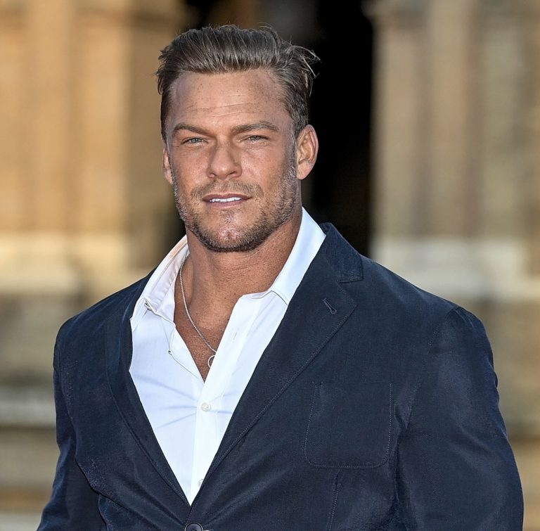 O Alan Ritchson σε photocall της ταινίας "Fast X" στο Κολοσσαίο της Ρώμης, 12 Μαΐου 2023