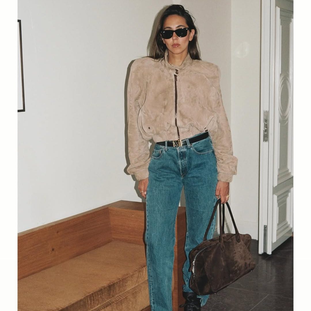 γυναίκα με Bomber jacket