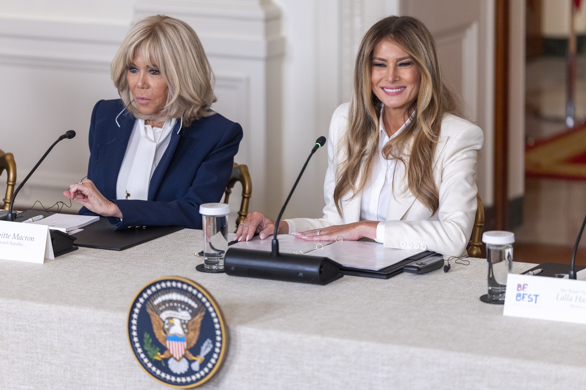 H Melania Trump και η Brigitte Macron στη Στρογγυλή τράπεζα της Διεθνούς Σύνοδου Κορυφής της Συμμαχίας «Fostering the Future Together» στην Ανατολική Αίθουσα του Λευκού Οίκου στην Ουάσιγκτον, στις 25 Μαρτίου 2026