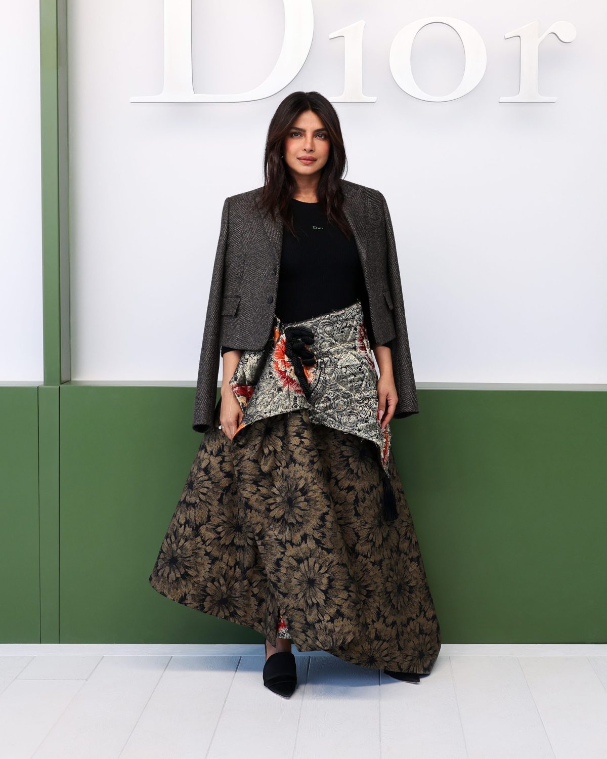 Η Priyanka Chopra Jonas πήγε με mix and match look στην Εβδομάδα Μόδας στο Παρίσι.