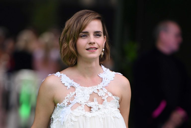 Η Emma Watson φθάνει στο πράσινο χαλί για την πρώτη τελετή του Earthshot Prize στο Alexandra Palace του Λονδίνου, 17 Oκτωβρίου 2021