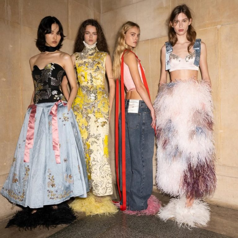 Μοντέλα από την πασαρέλα του Erdem για Φθινόπωρο/ Χειμώνας 2026.