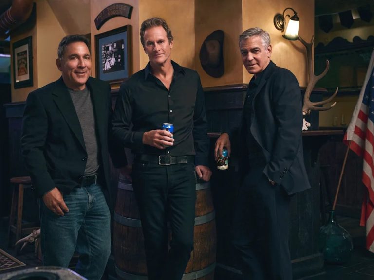 George Clooney Rande Gerber Mike Meldman Crazy Mountain μπίρα χωρίς αλκοόλ.