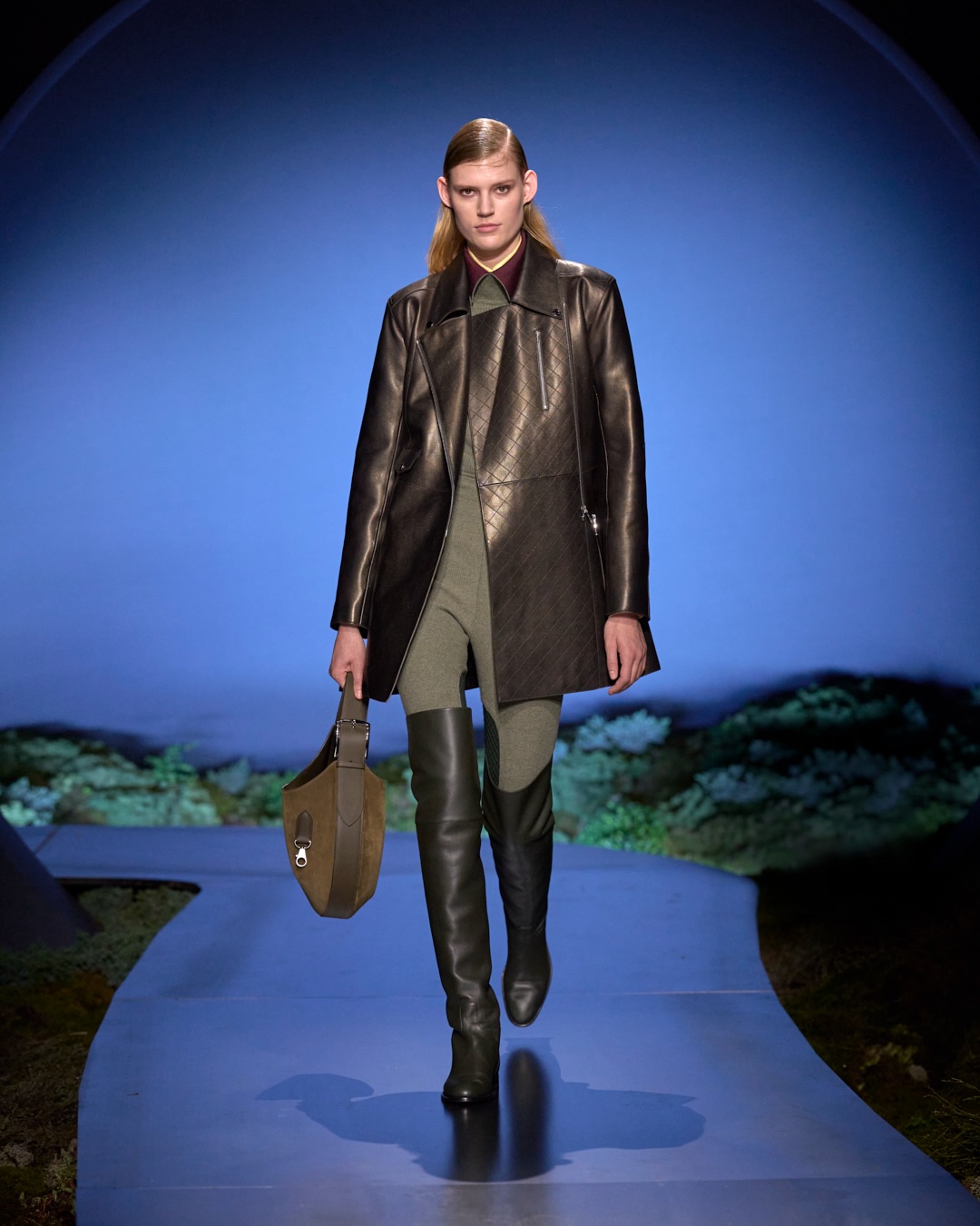 Tα χακί παντελόνια μέσα από το ιππικό στιλ του Hermes.