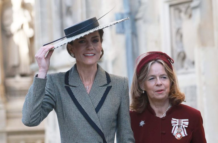 Η Kate Middleton κρατά το καπέλο της καθώς αποχωρεί μετά την ενθρόνιση της Sarah Mullally ως της Αρχιεπισκόπου του Canterbury στον Καθεδρικό του Canterbury, 25 Μαρτίου 2026.