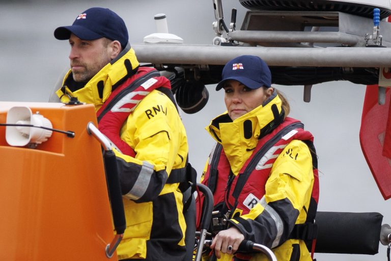 O πρίγκιπας William και η Kate Middleton στον ποταμό Τάμεση για επίσκεψη στον RNLI Tower Lifeboat Station στο Λονδίνο, 12 Μαρτίου