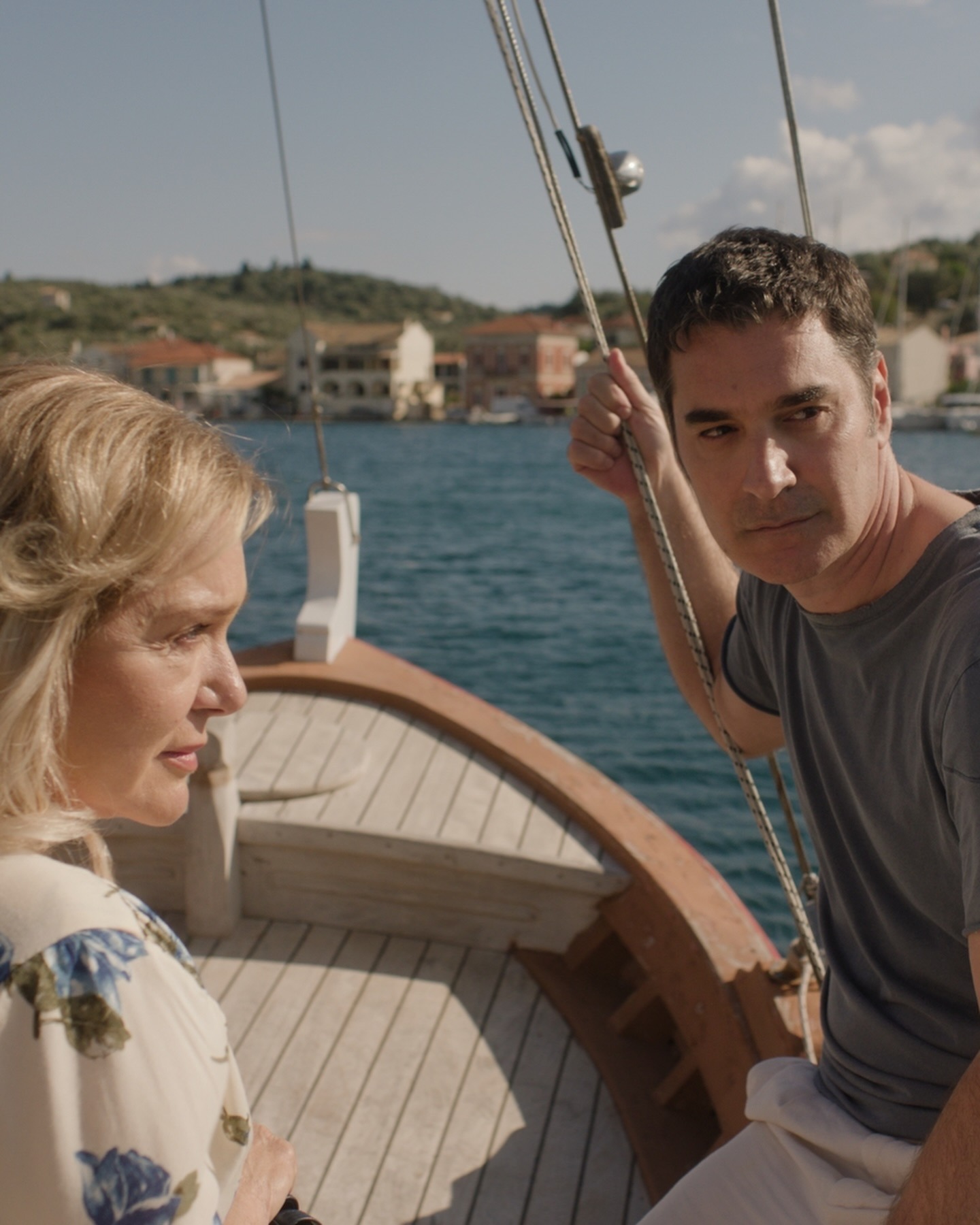 Πλάνα από τα γυρίσματα του "Maestro". Η Μαρία Καβογιάννη και ο Χριστόφορος Παπακαλιάτης.