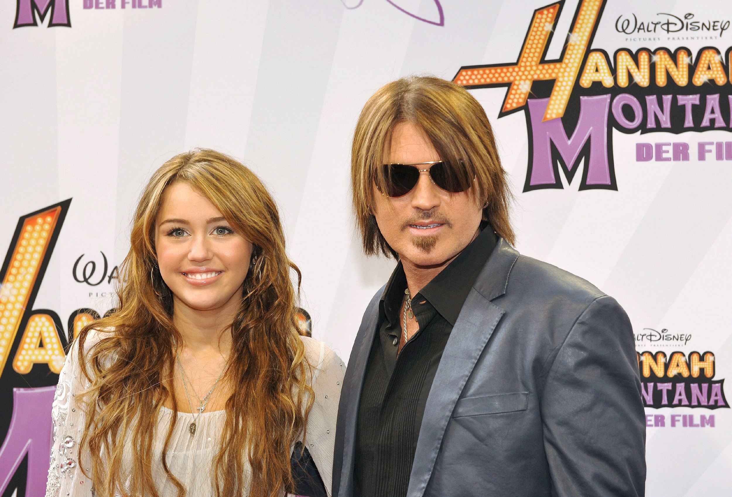 Η Miley Cyrus και ο πατέρας της, Billy Ray Cyrus, στην πρεμιέρα της "Hannah Montana - The Movie" στον κινηματογράφο Mathaeser στο Μόναχο, 25 Απριλίου 2009