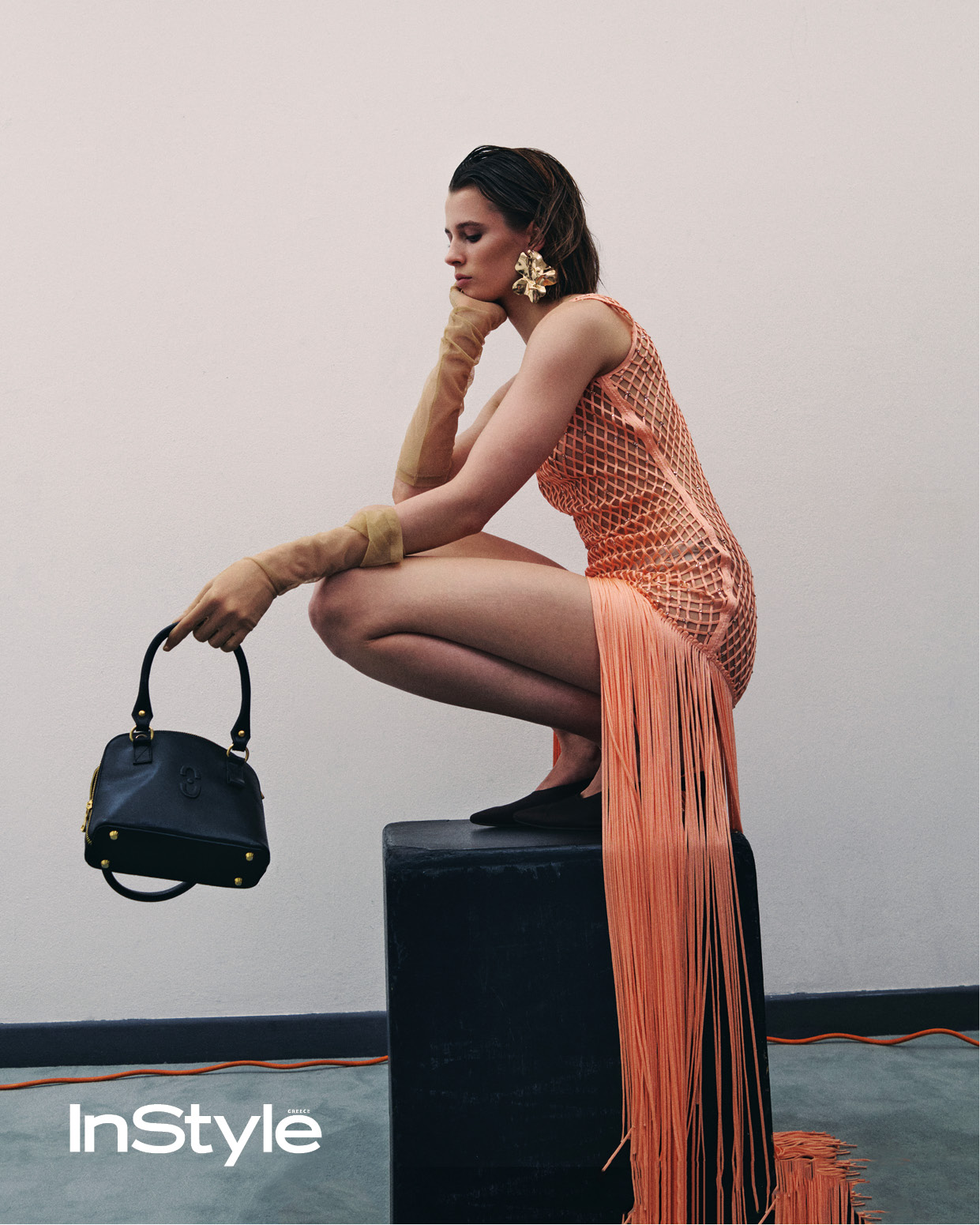 γυναίκα σε βάθρο