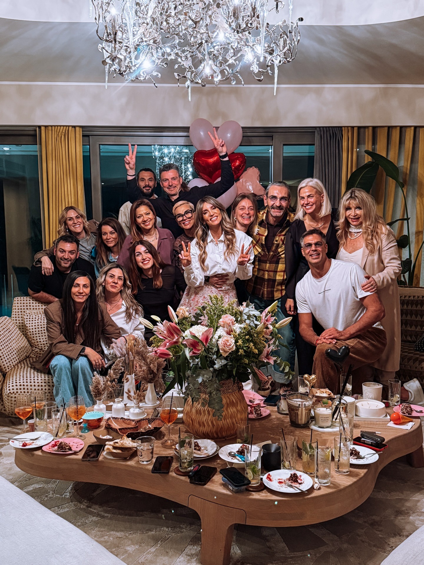 Οι καλεσμένοι της Αθηνάς Οικονομάκου για τα γενέθλιά της.