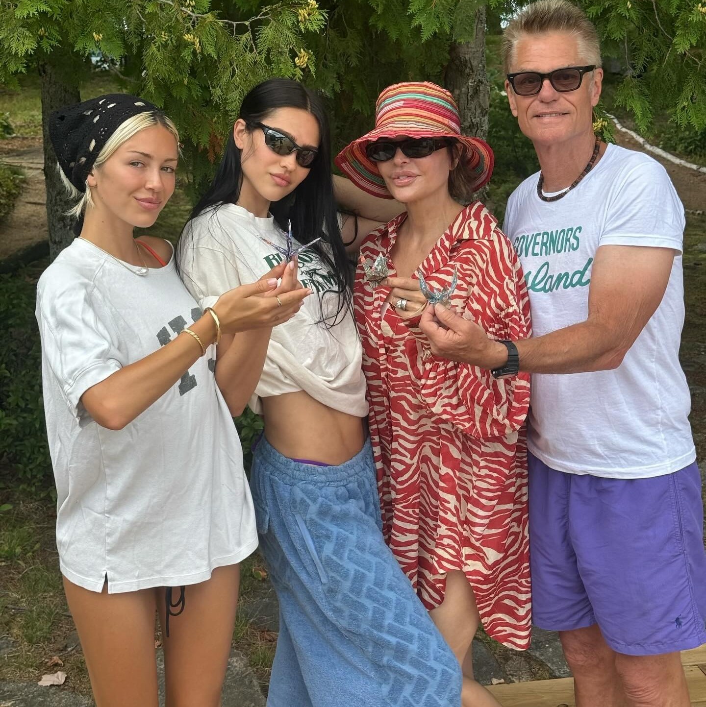 Η Lisa Rinna με τον σύζυγό της και τις κόρες της.