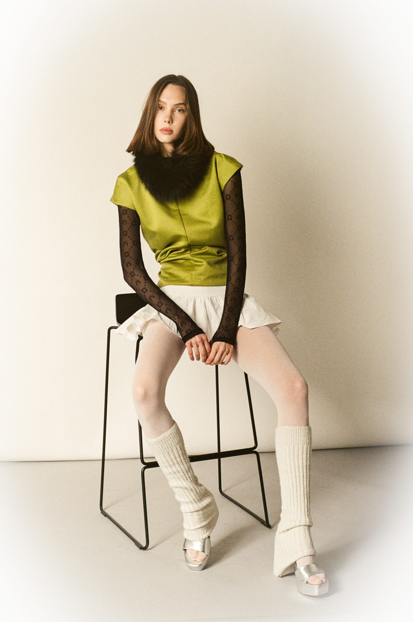 Ο συνδυασμός του κόκκινου και του πράσινου δημιουργεί μια φυσική αντίθεση που είναι ταυτόχρονα τολμηρή και ισορροπημένη για κάθε μεταβατικό σύνολο.