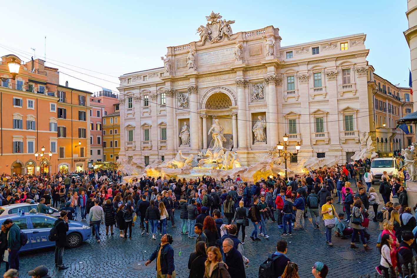 To συντριβάνι Fontana di Trevi στη Ρώμη. Από φέτος θα πληρώνουμε για να το πλησιάσουμε.