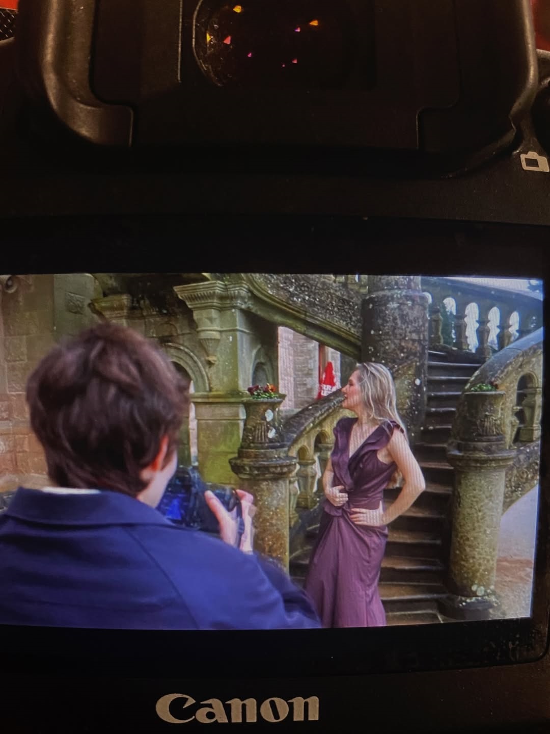 H Άννα Ρεζάν φωτογραφίζεται στο Μπέλφαστ κατά τη διάρκεια των γυρισμάτων της νέας ταινίας An Irish American Horror