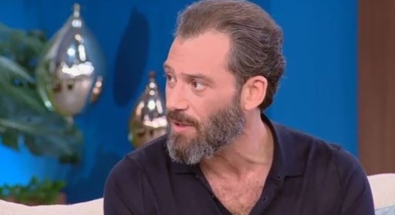 O Aντίνοος Αλμπάνης θέλησε να μοιραστεί με τους τηλεθεατές μια άγνωστη ιστορία με τη Μαρινέλλα, η οποία έφυγε από τη ζωή το Σάββατο σε ηλικία 87 ετών.