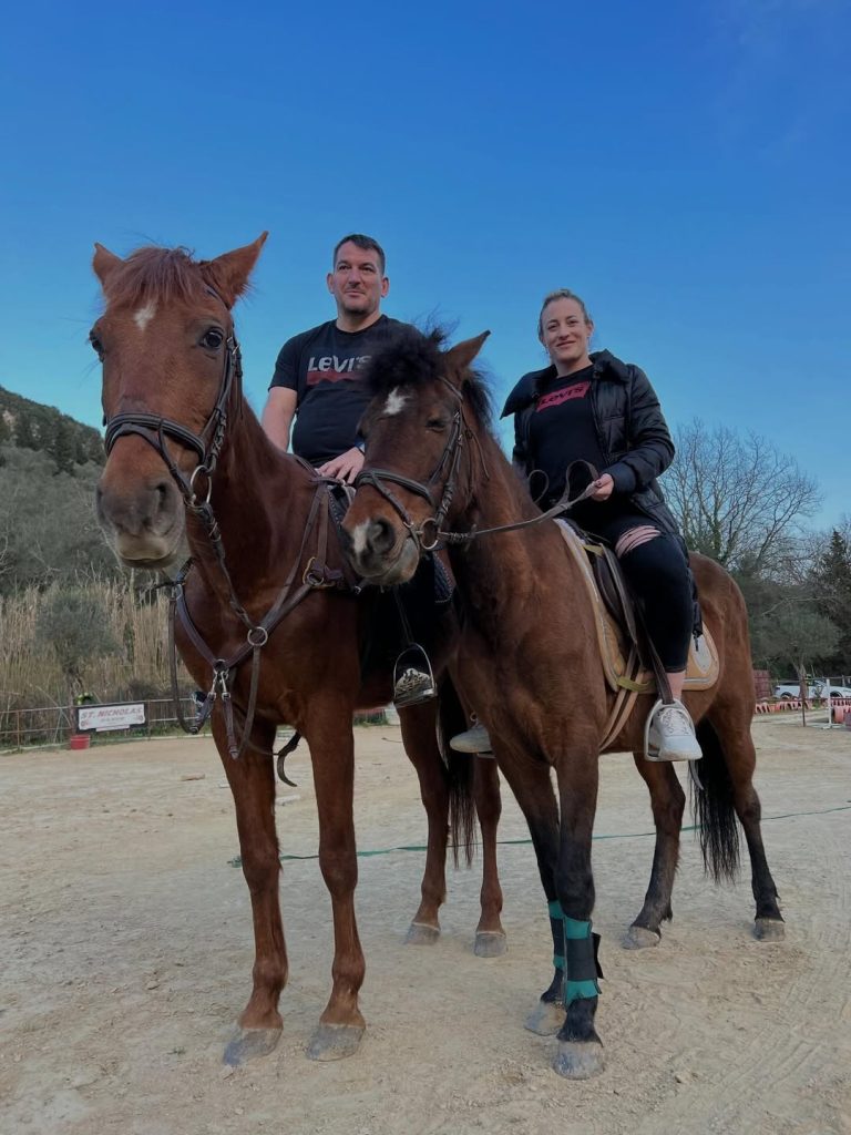 Ο Πύρρος Δήμας και η Αφροδίτη Σκαφίδα κάνουν ιππασία