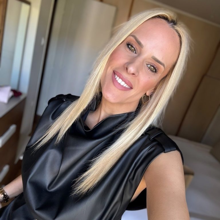 Η χαμογελαστή Έλενα Ασημακοπούλου