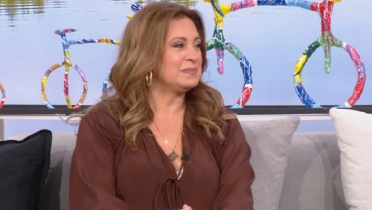 Η Ευαγγελία Μουμούρη μιλά για τον ρόλο της στη σειρά "Ριφιφί" και δεν κρύβει τη συγκίνησή της