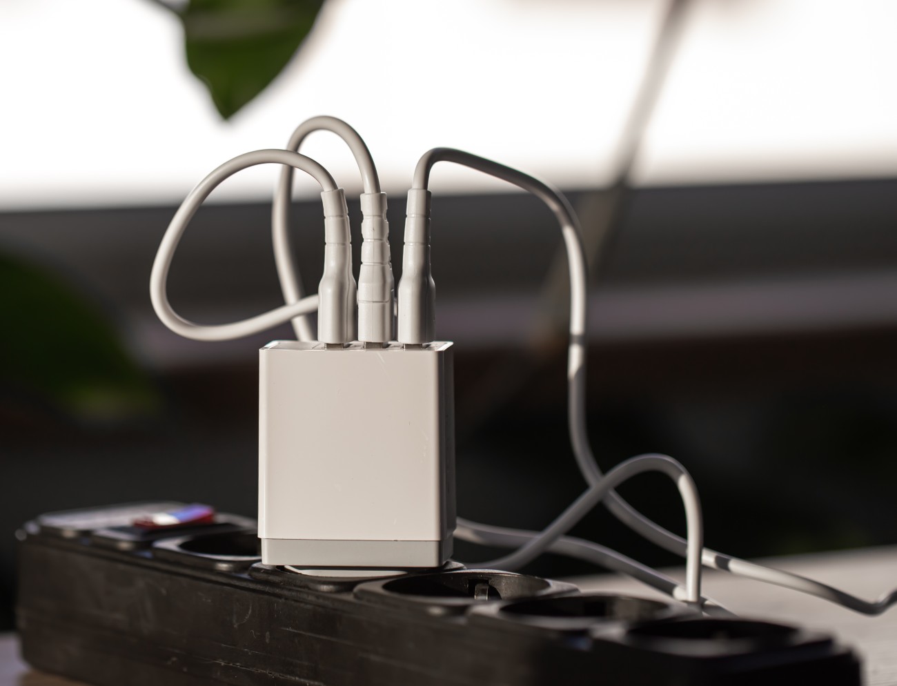 Φορτιστής σε πρίζα