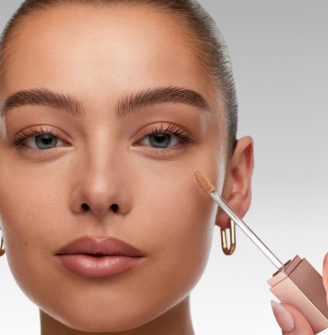 Εφαρμογή Concealer κάτω από τα μάτια