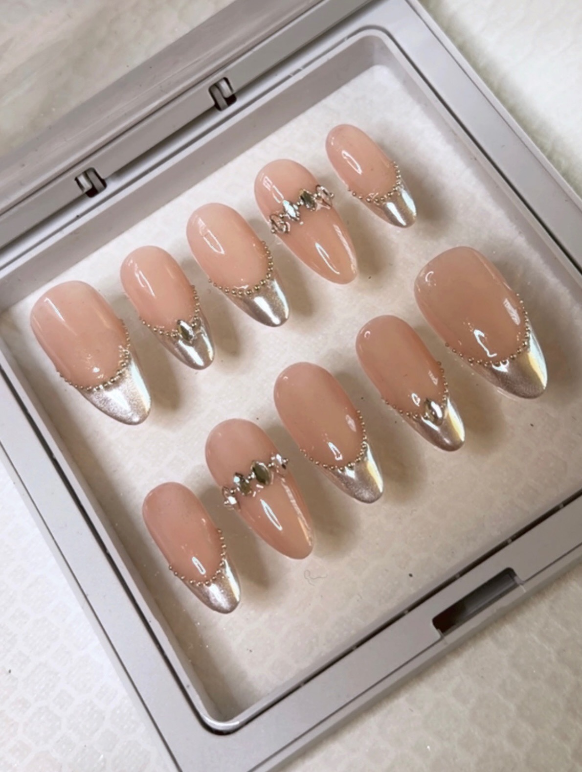 Γαλλικό μανικιούρ με cat eye