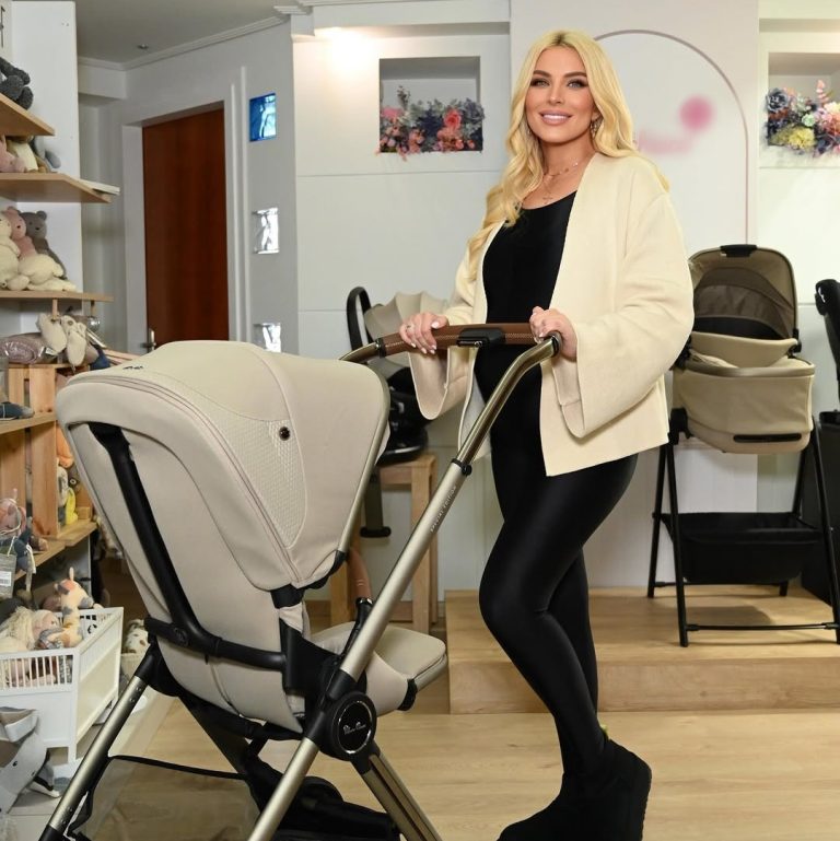 Η Κατερίνα Καινούργιου με φουσκωμένη κοιλίτσα επιλέγει βρεφικό καρότσι