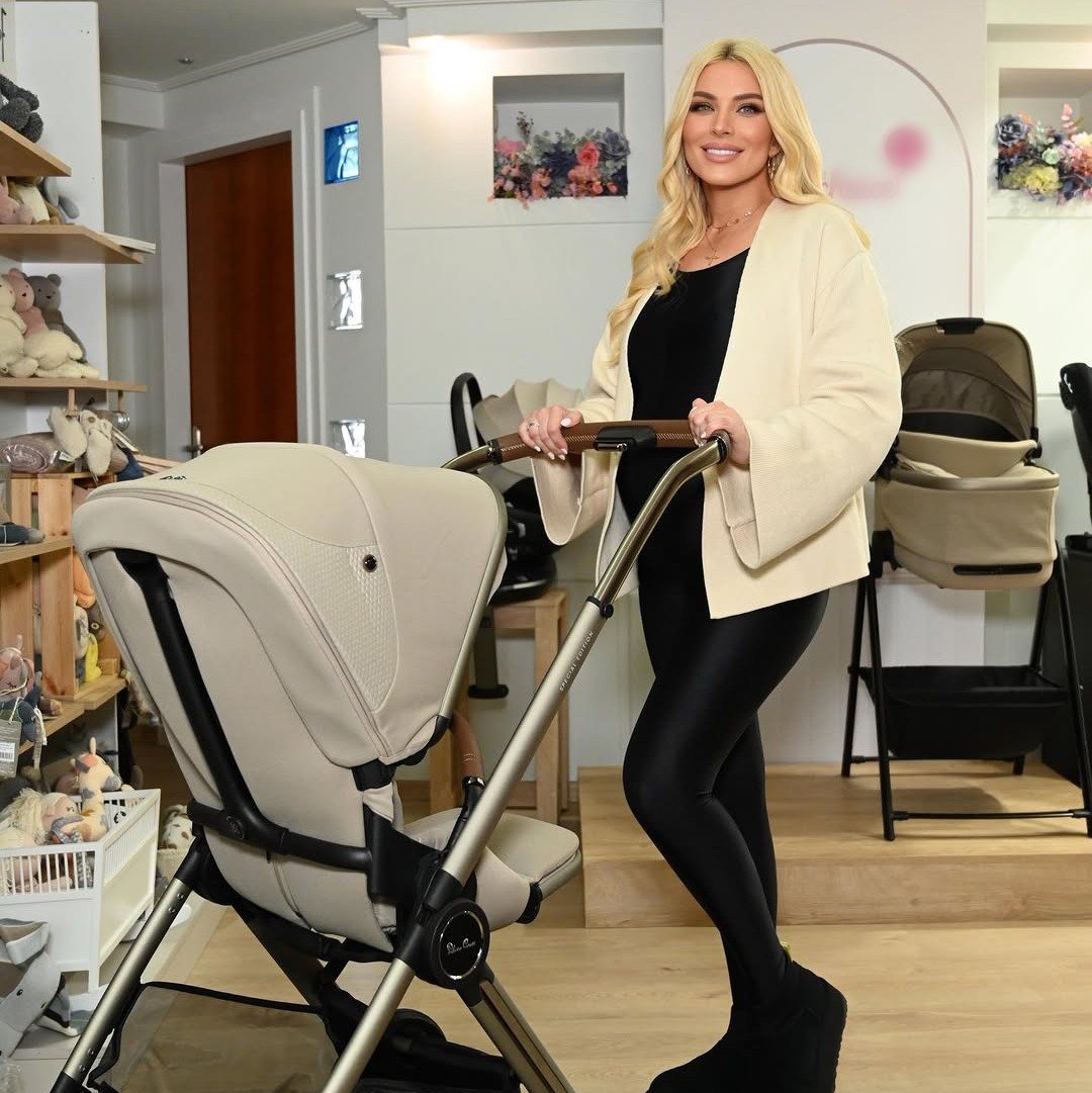 Η Κατερίνα Καινούργιου με φουσκωμένη κοιλίτσα επιλέγει βρεφικό καρότσι
