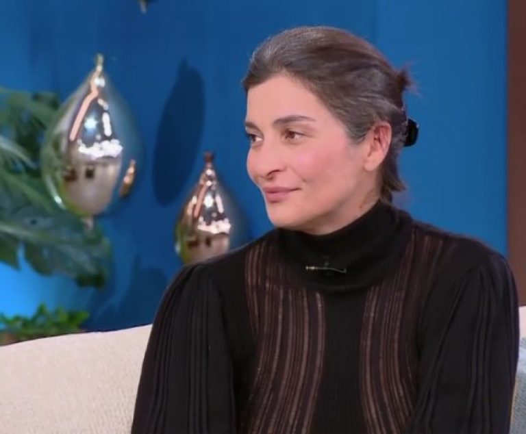 Η Αντιγόνη Κουλουκάκου με γκρίζα μαλλιά στο Buongiorno