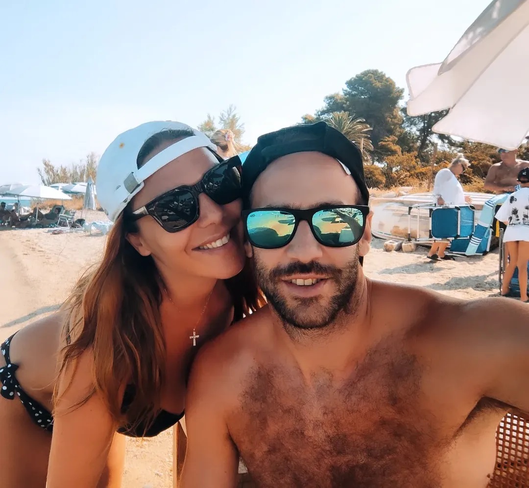 Ξεχωριστή είναι η σημερινή μέρα για την Ελεάνα Παπαϊωάννου και τον σύζυγό της, Δημήτρη Βεργίνη, καθώς συμπληρώνουν 13 χρόνια κοινής πορείας