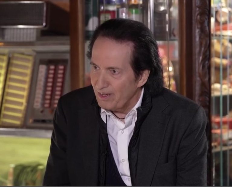 Ο τραγουδιστής Πασχάλης