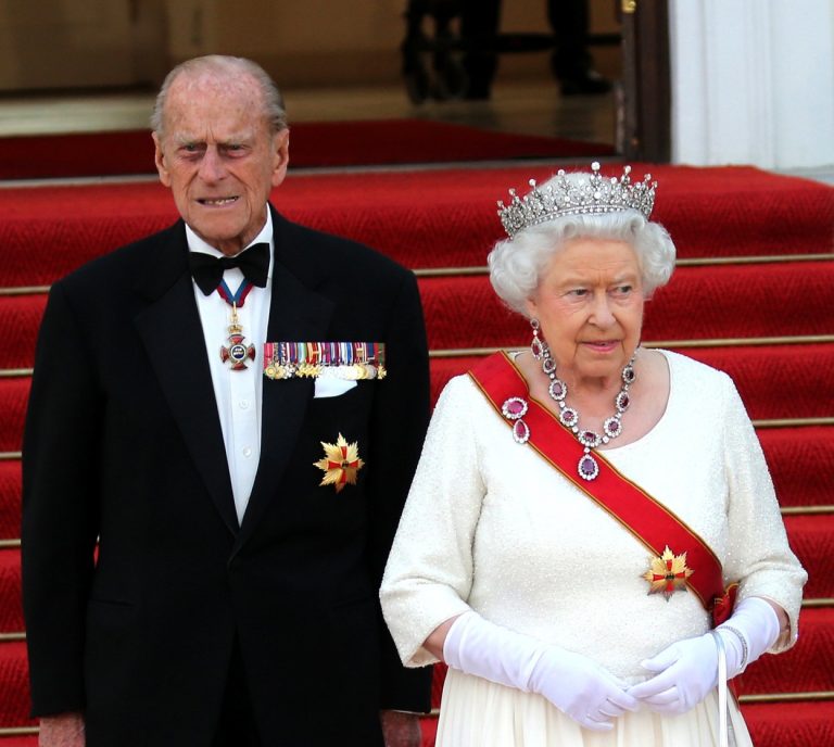 Η βασίλισσα Ελισάβετ και ο πρίγκιπας Φίλιππος για επίσημο δείπνο προς τιμήν τους στο Παλάτι Bellevue, 24 Ιουνίου 2015